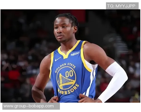 库明加赛后分享时尚穿搭照引发关注连续被DNP的他状态如何调整