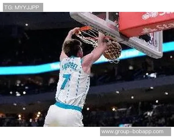 克尼佩尔表现出色14投9中三分命中率高达80助队取得胜利 克尼佩尔表现出色14投9中三分命中率高达80助队取得胜利